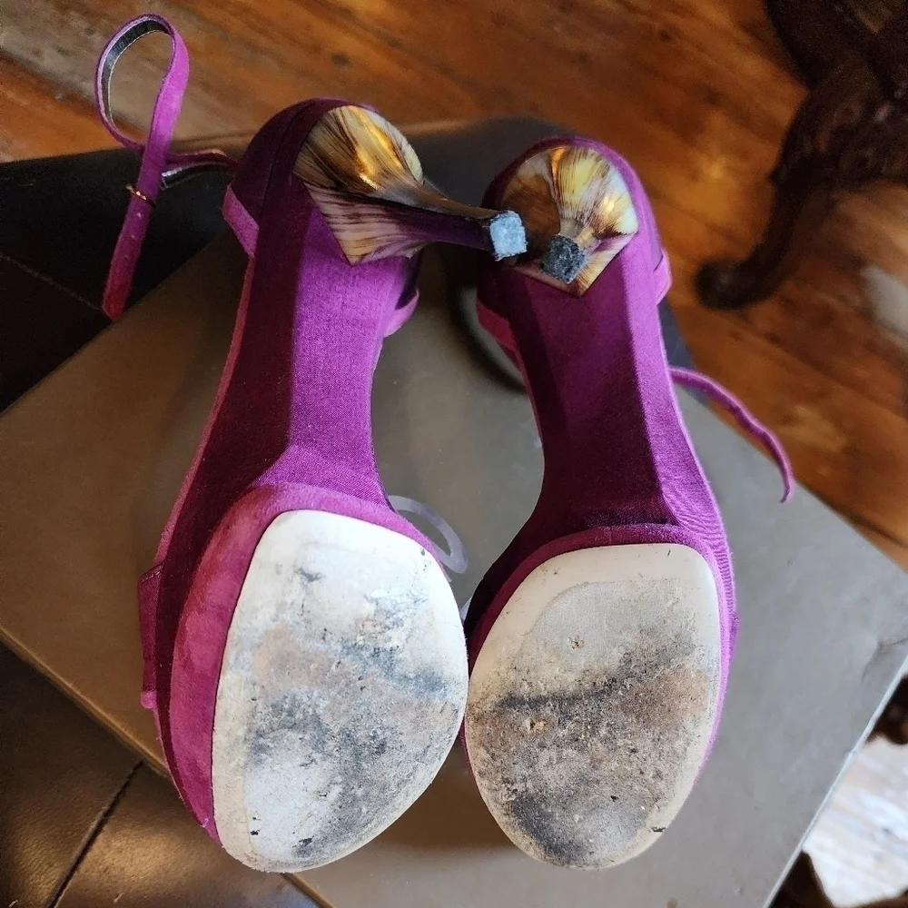 BEBE fushia pink fabric and suede 5.5 inch heels size 7.5